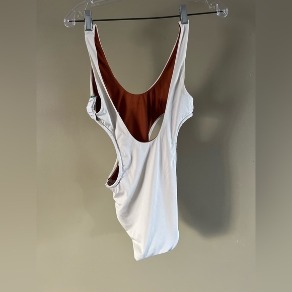 Nike Women's Swimsuit NWT - Picture 4 of 8